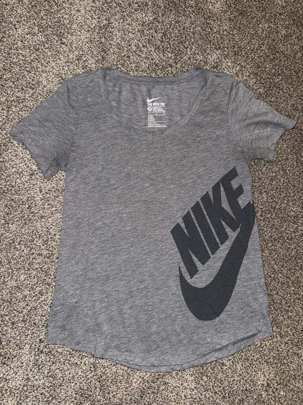 Nike Women's The Nike Tee Athletic Cut Tri-Blend Graphic T-Shirt Gray Medium